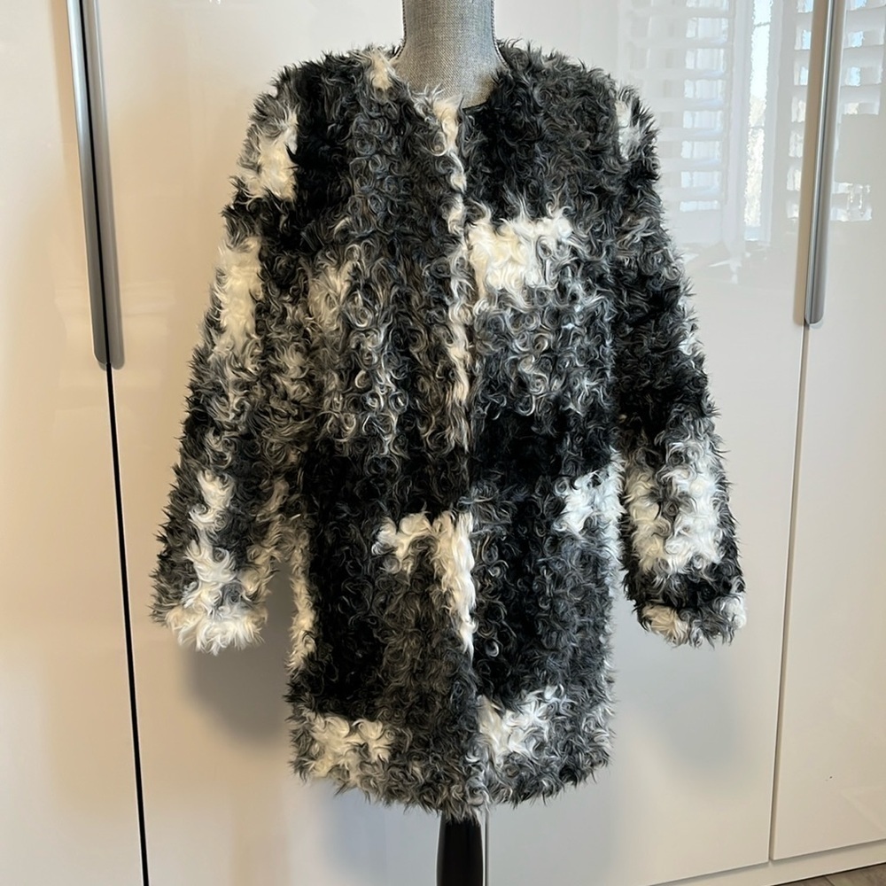 HOST PICK 🖤 ZARA NWOT Curly Lamb Faux Fur Coat Lined Pockets, Size M